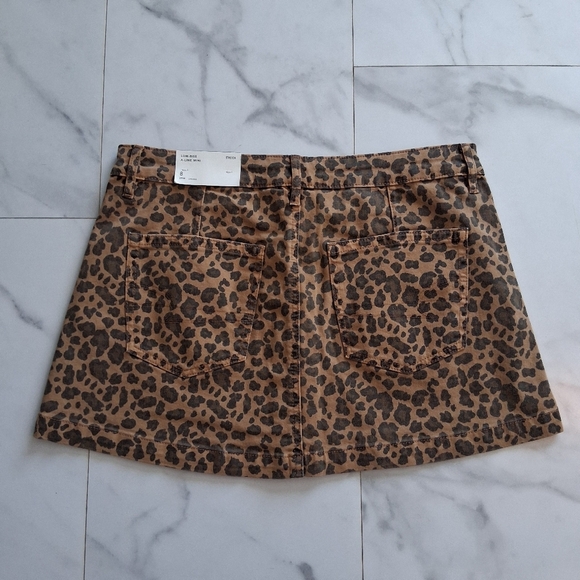 American Eagle Leopard Print Denim Mini Skirt Low Rise Stretch NEW Size 8 - Picture 2 of 4